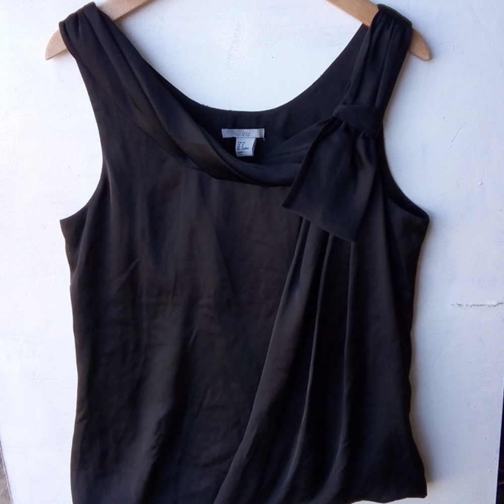 🌻H&M Sleeveless Top Bubbly Bottom size 8